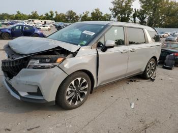  Salvage Kia Carnival