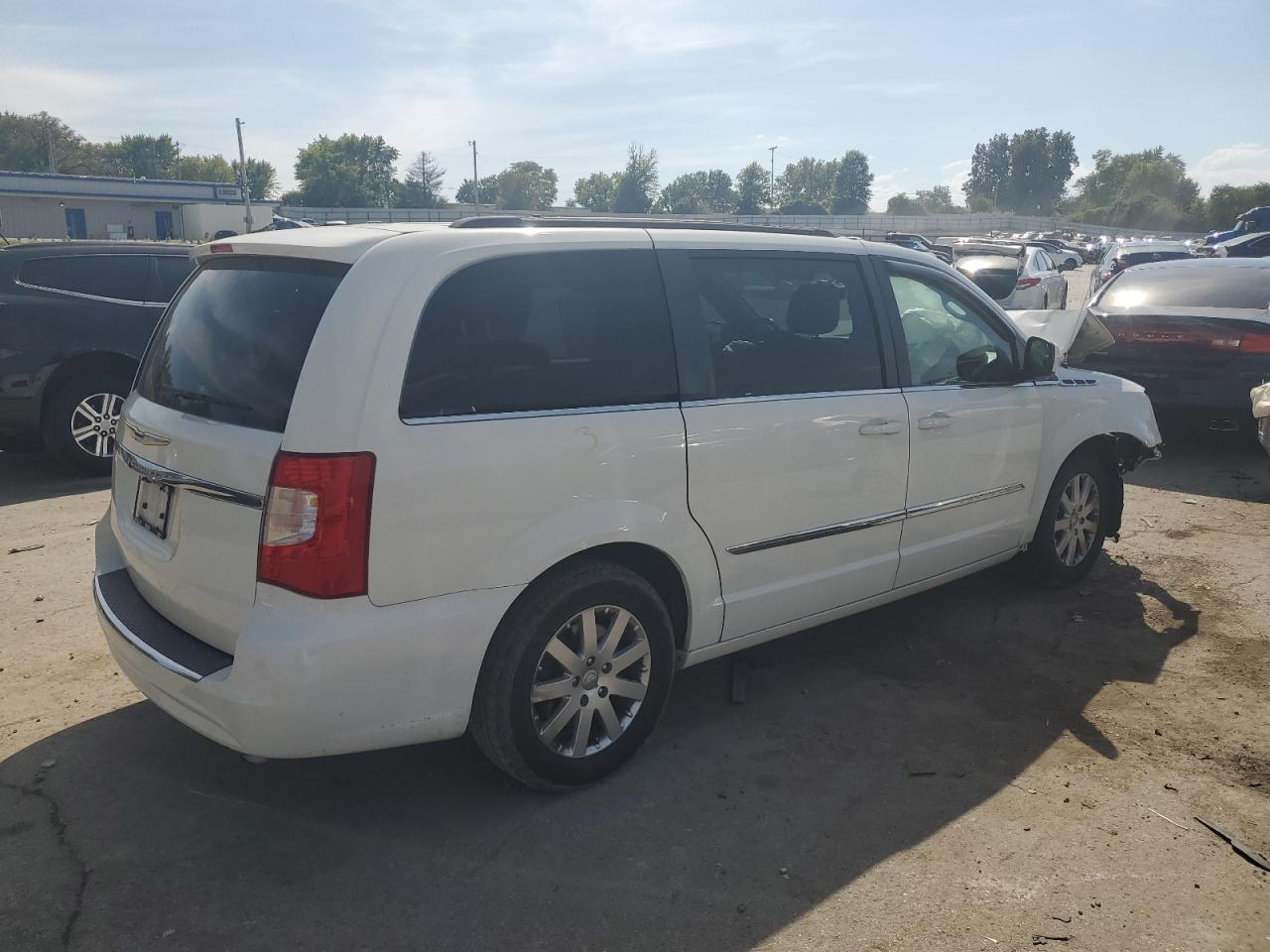 Chrysler Minivan Touring Image 3