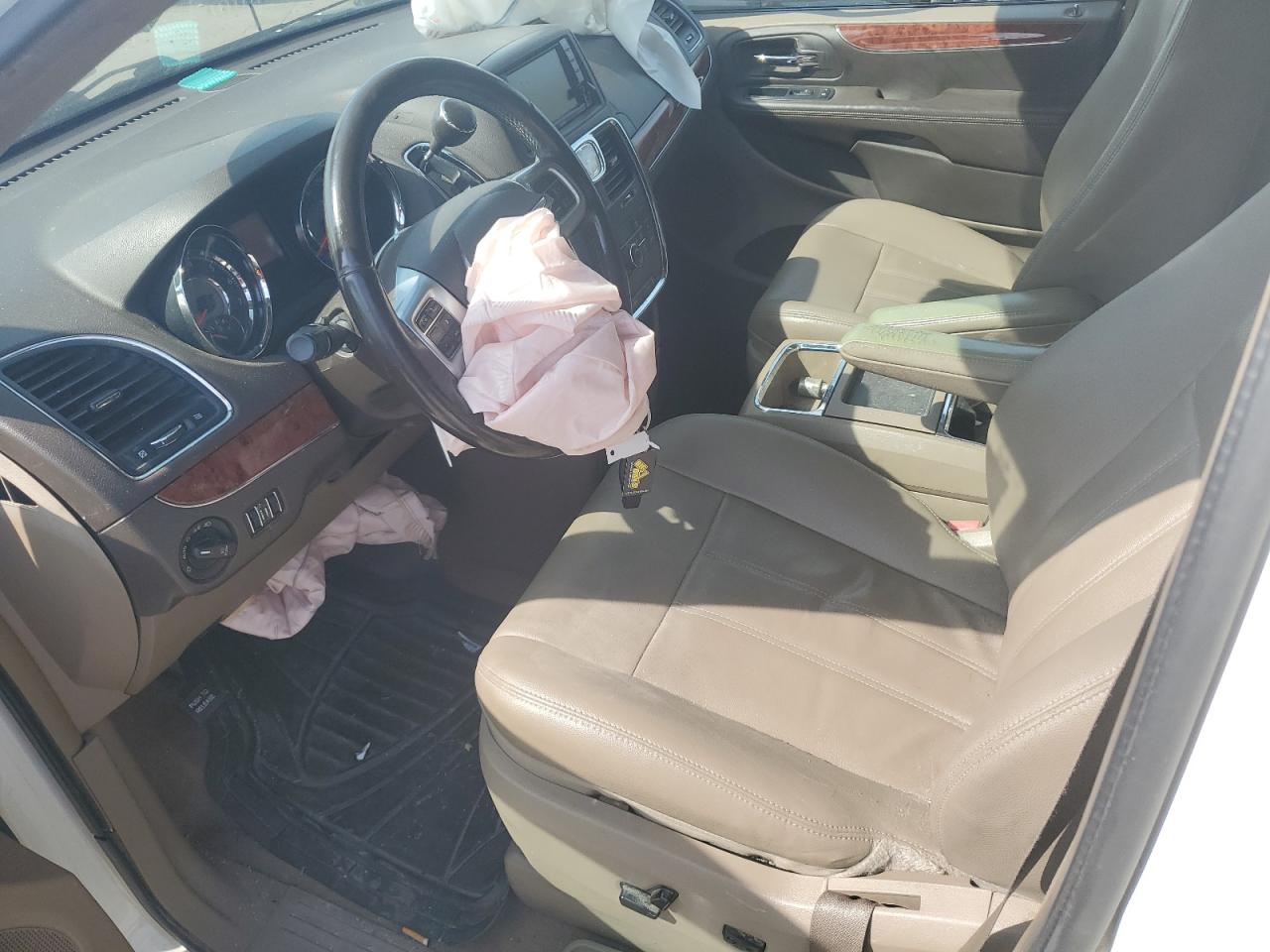 Chrysler Minivan Touring Image 5