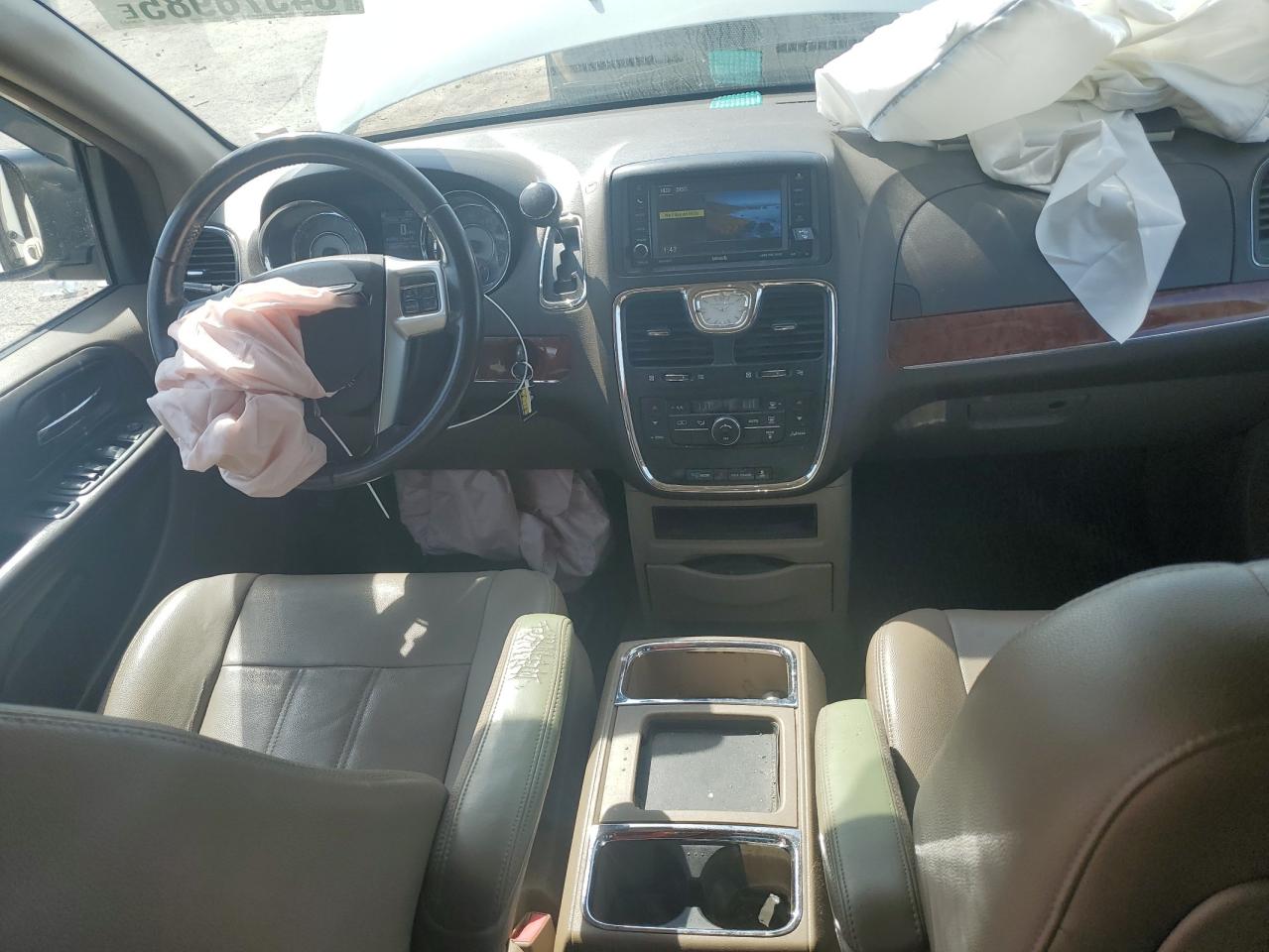 Chrysler Minivan Touring Image 13