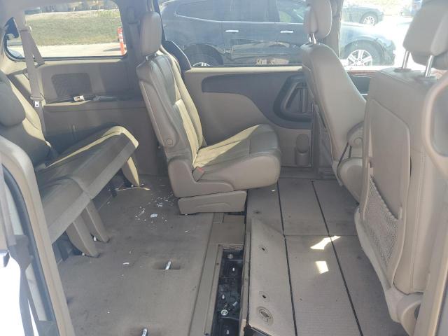 Chrysler Minivan Touring Image 11