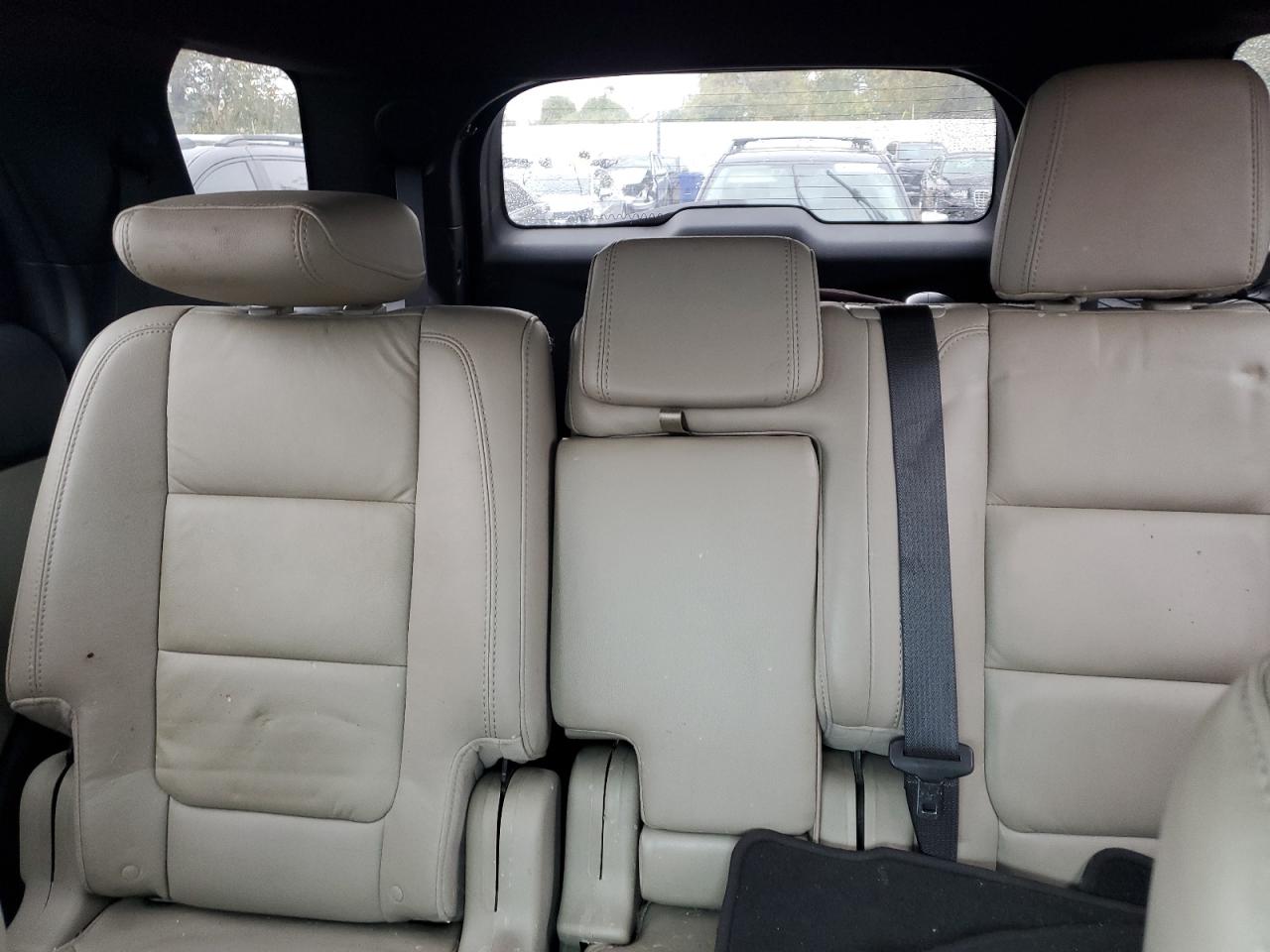 Ford Explorer Limited Image 11