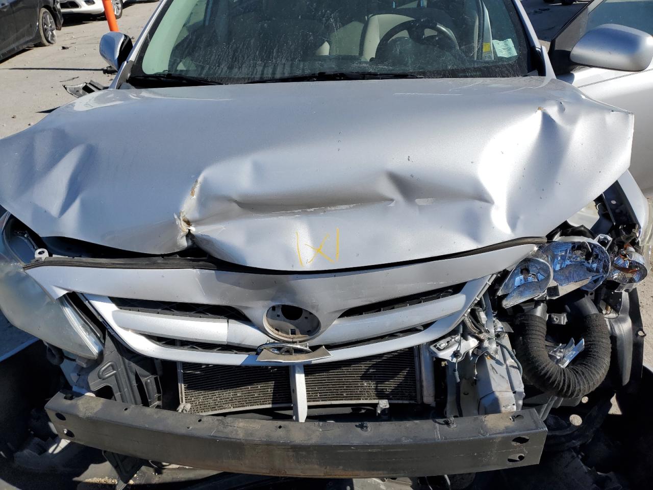 Toyota Corolla Base Image 8