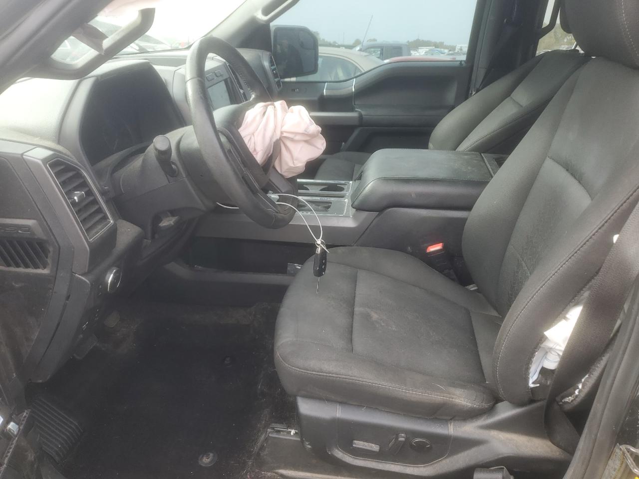 Ford F-150 Supercrew Image 6