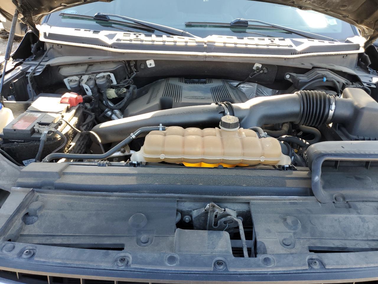 Ford F-150 Supercrew Image 6