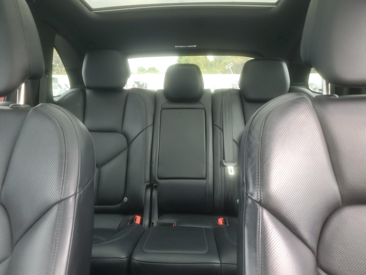 Porsche Cayenne S Image 8