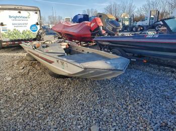  Salvage Tracker Boat