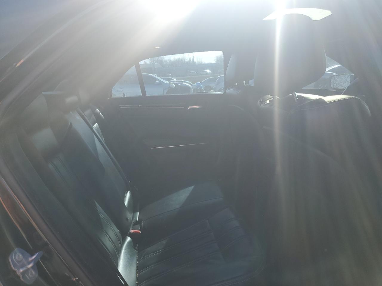 Chrysler 300 S Image 10