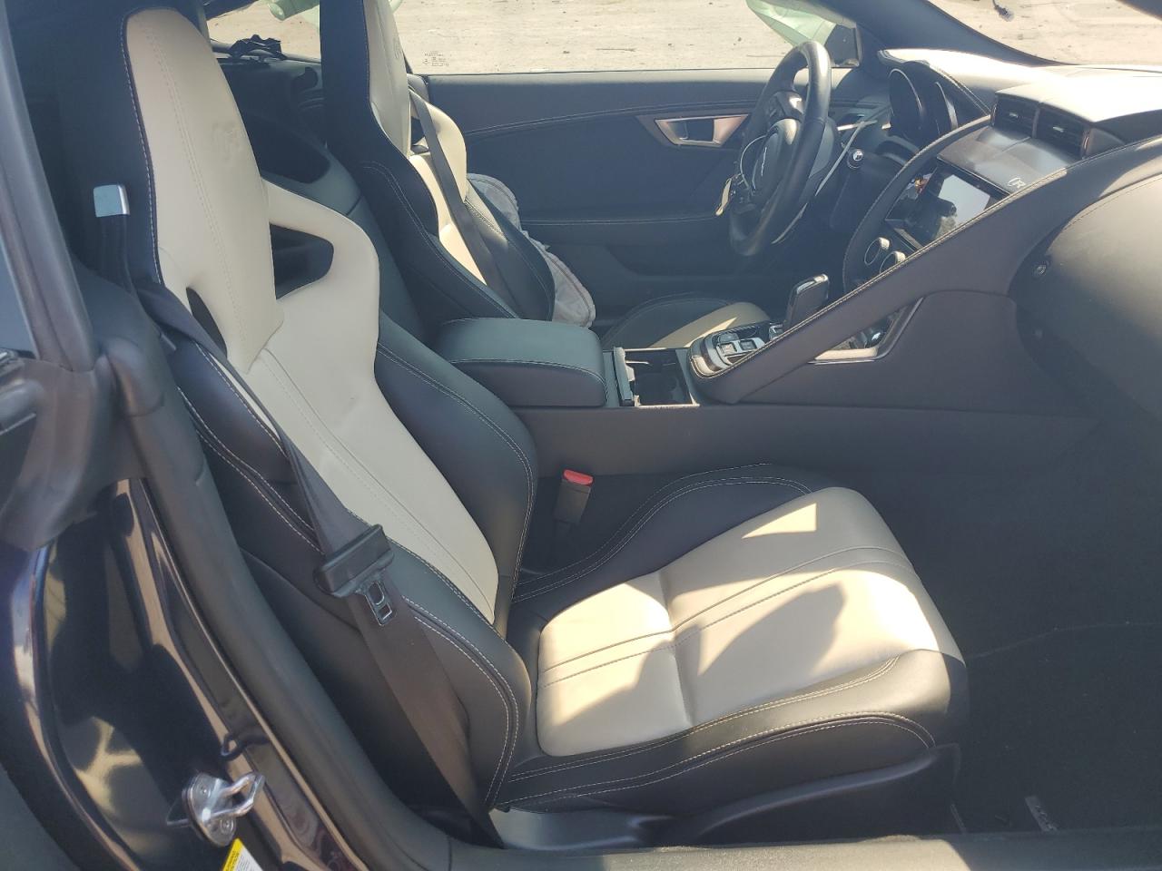 Jaguar F-TYPE R Image 5