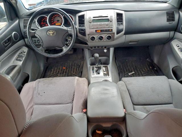 Toyota Tacoma Double Cab Image 3