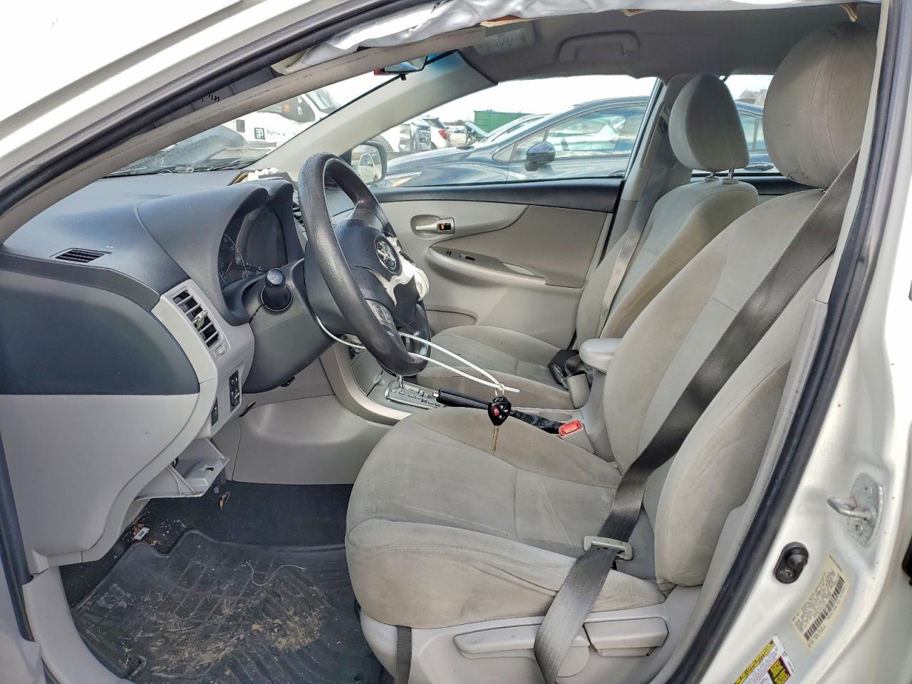 Toyota Corolla Base Image 8