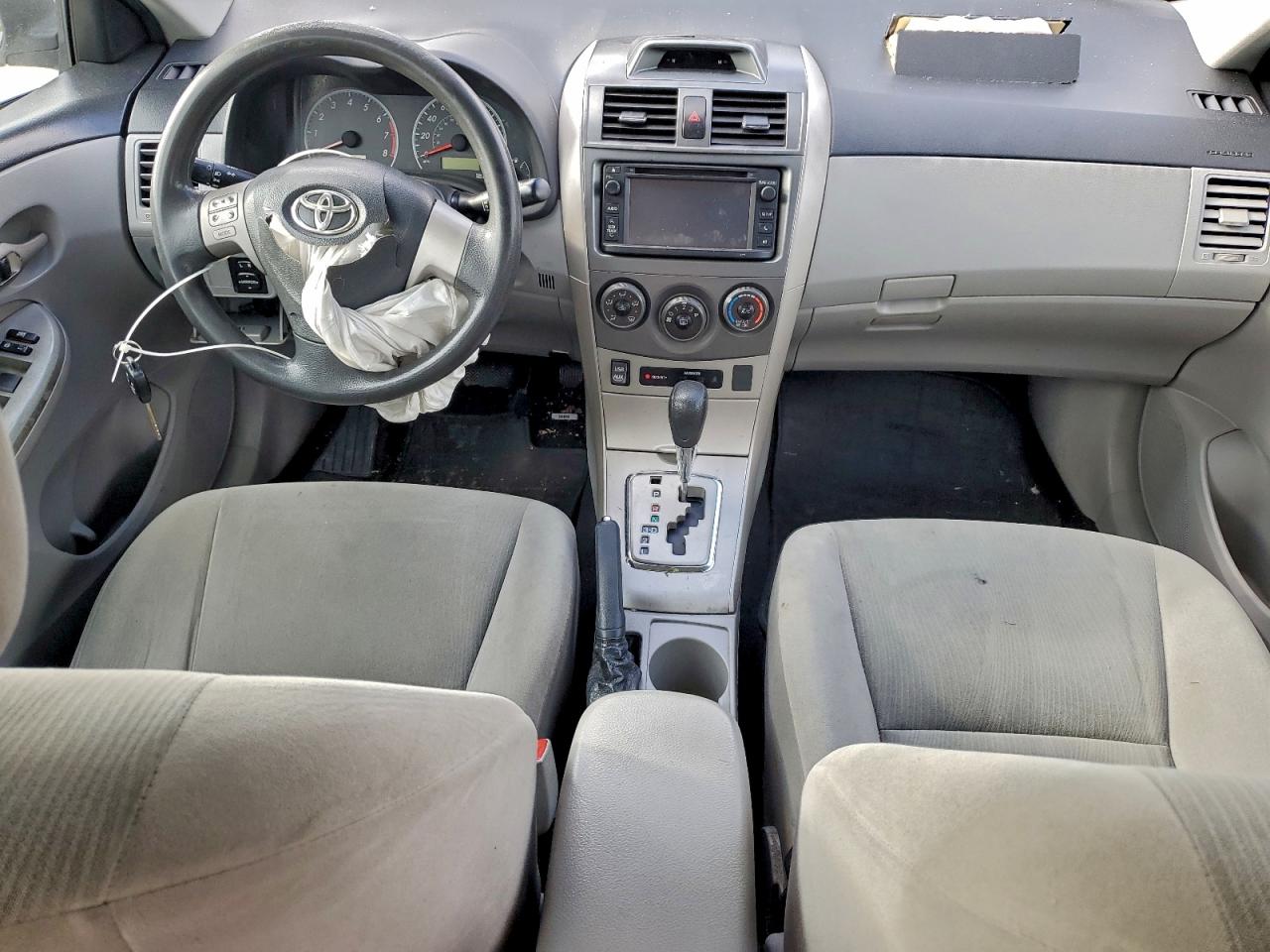 Toyota Corolla Base Image 7