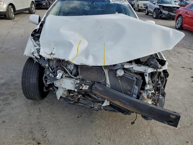 Toyota Corolla Base Image 12