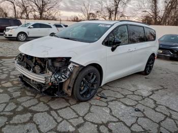  Salvage Chrysler Pacifica
