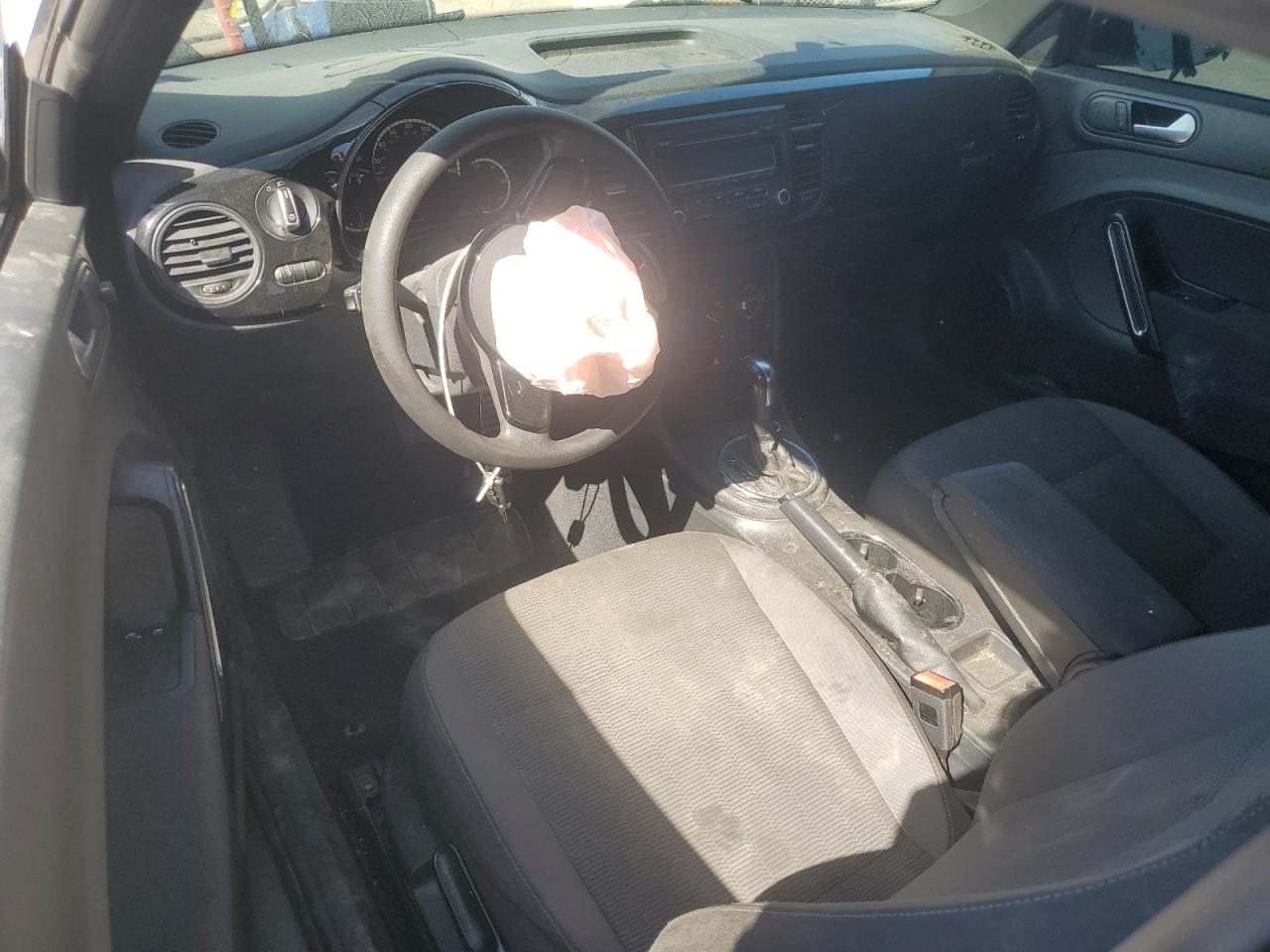 Volkswagen Beetle Image 2