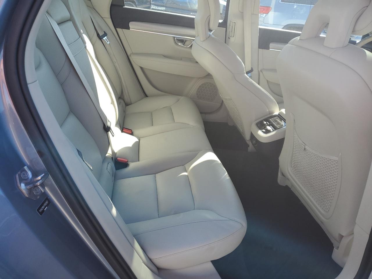 Volvo S90 T6 Momentum Image 9