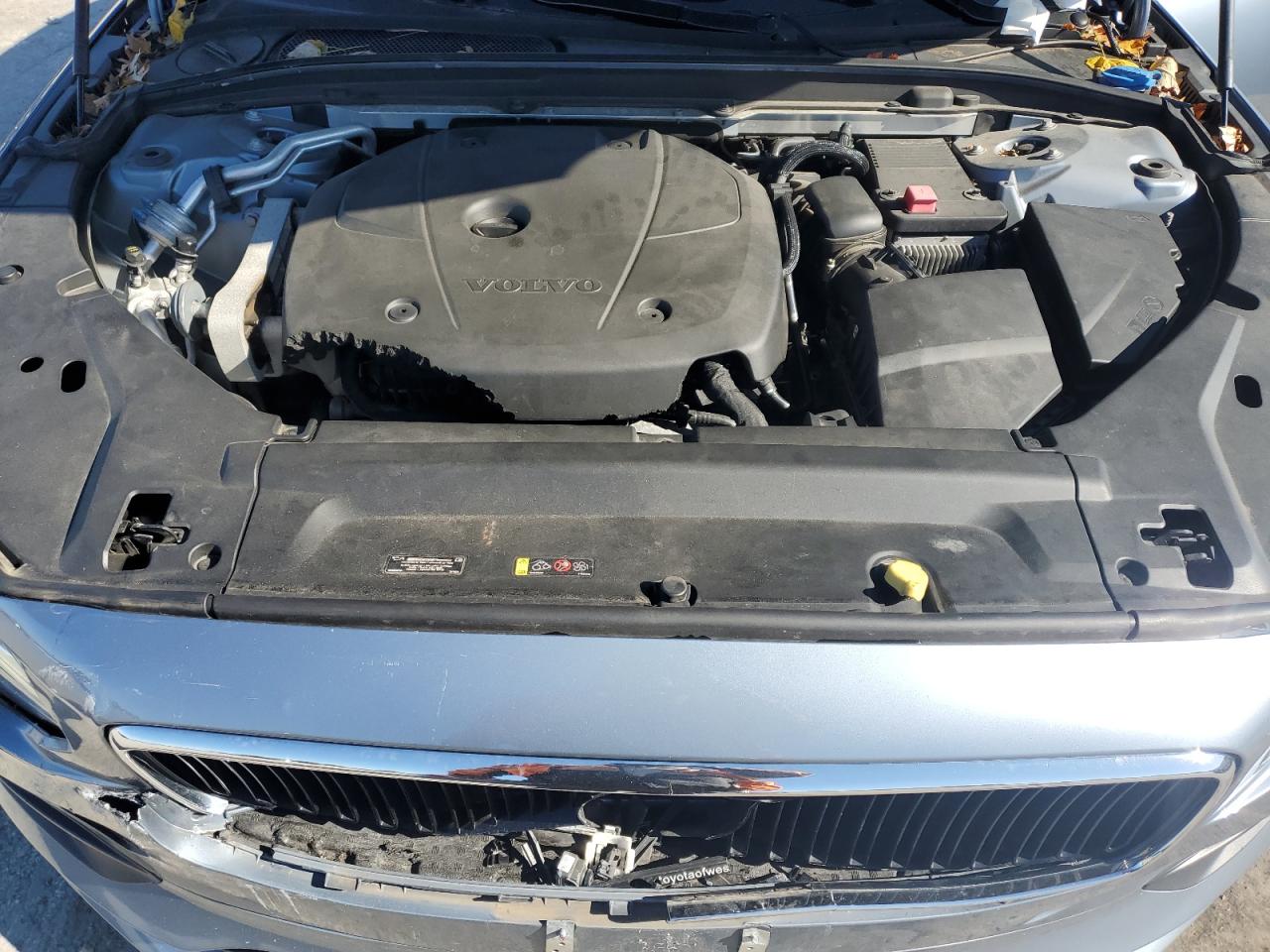 Volvo S90 T6 Momentum Image 3