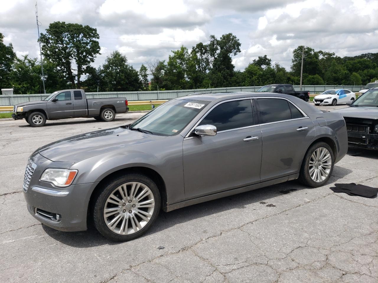 Chrysler 300 Limited Image 1
