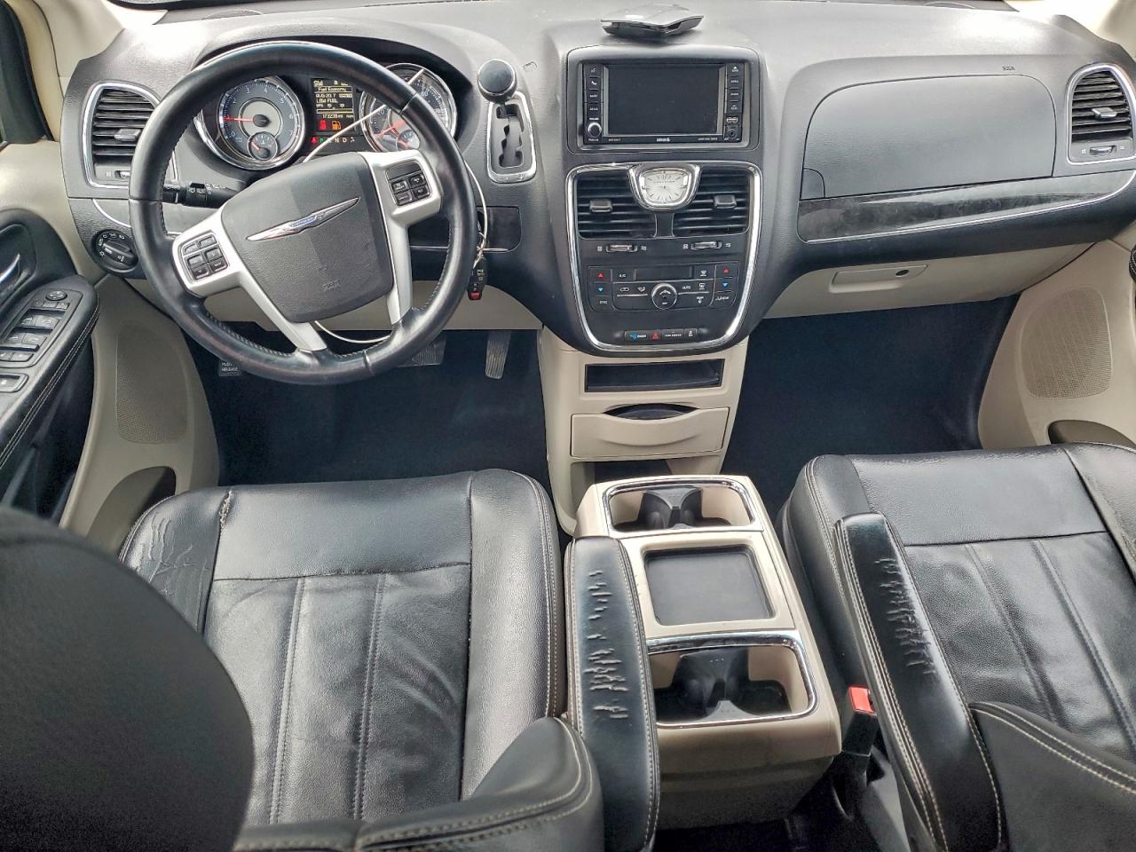 Chrysler Minivan Touring Image 7