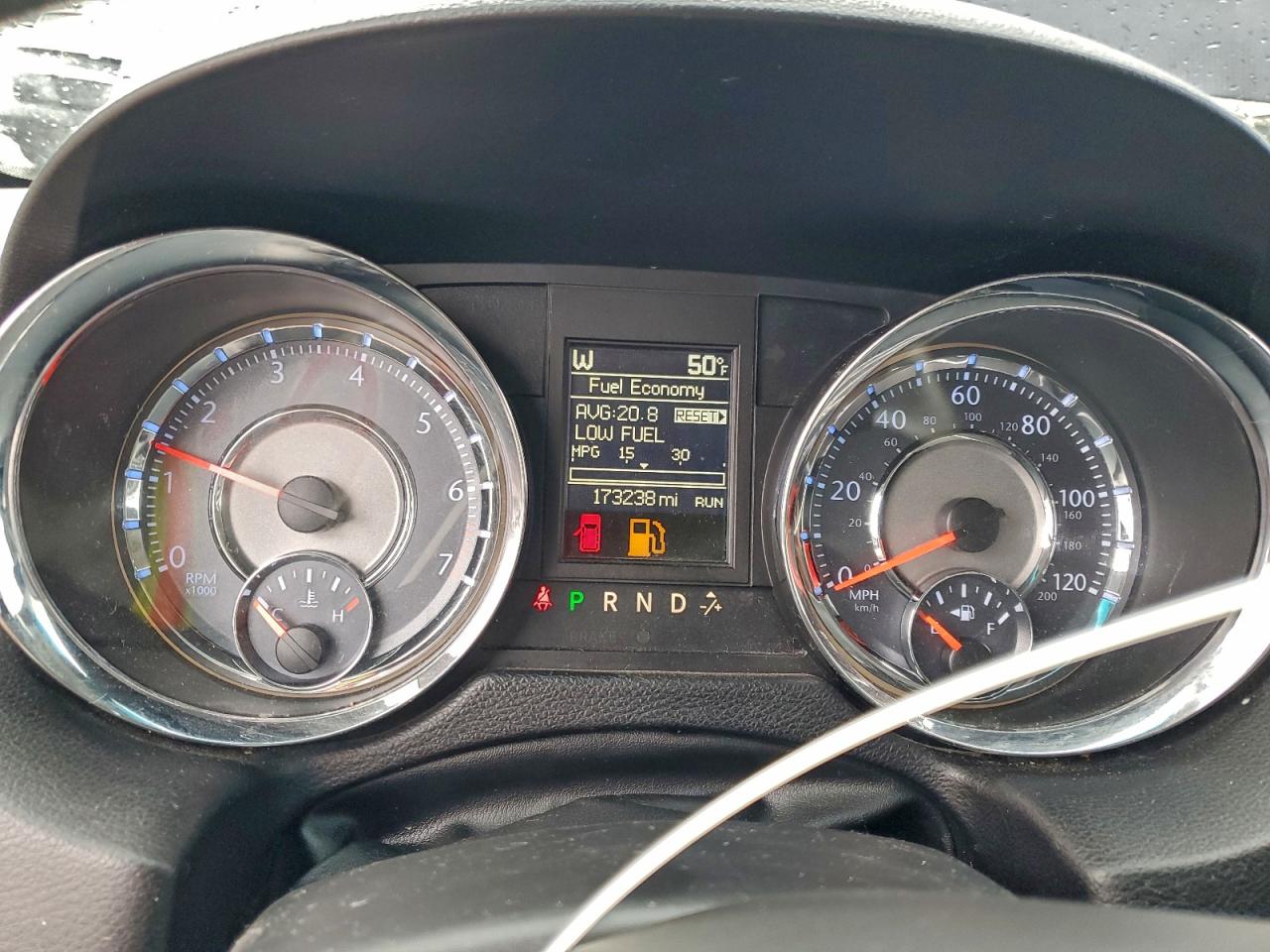 Chrysler Minivan Touring Image 5