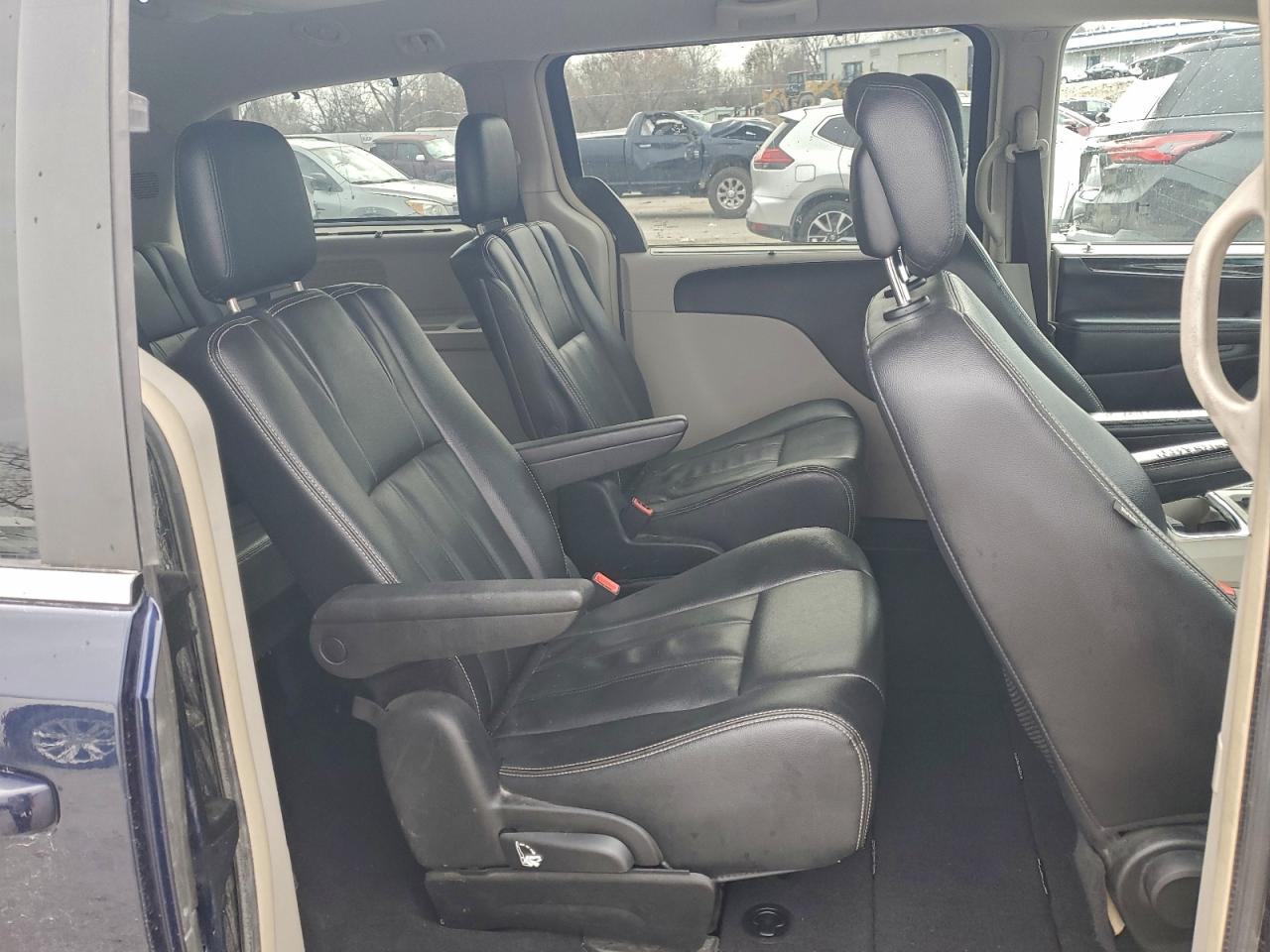 Chrysler Minivan Touring Image 10