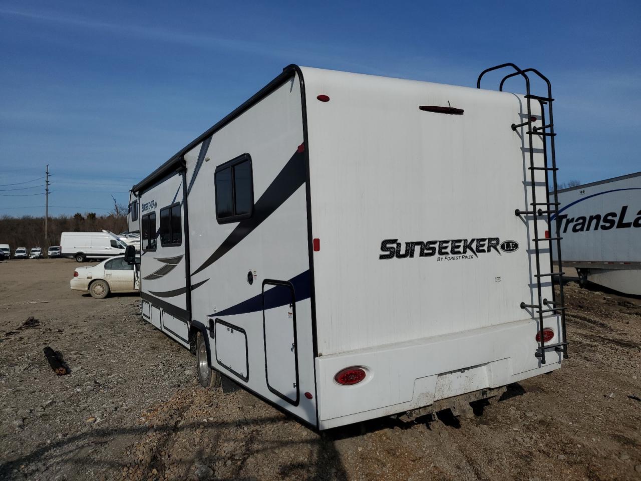 Ford E-450 E450 Super Duty Cutaway Van Image 2