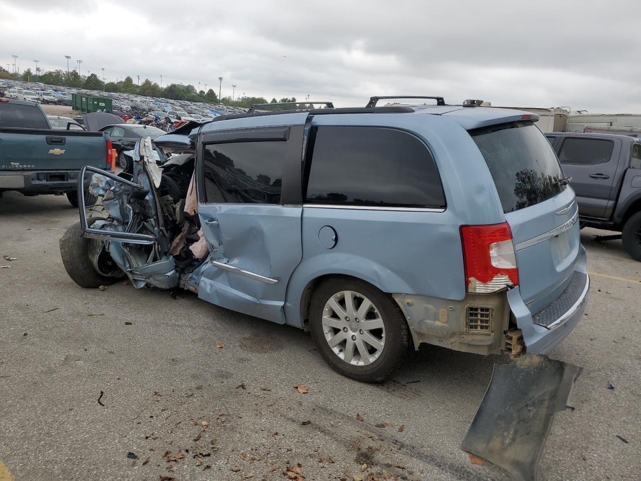 Chrysler Minivan Touring Image 2