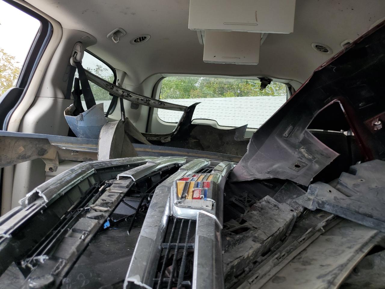 Chrysler Minivan Touring Image 11