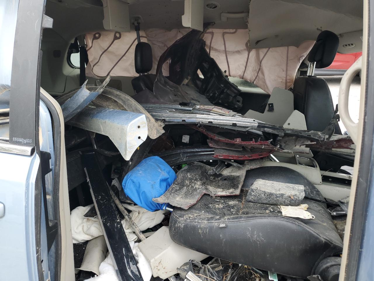 Chrysler Minivan Touring Image 9