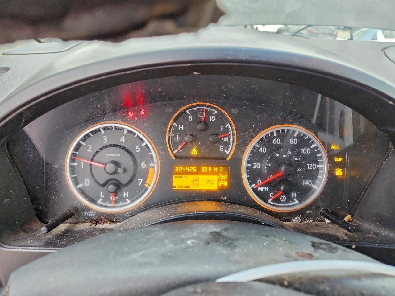 Nissan Titan Xe Image 2