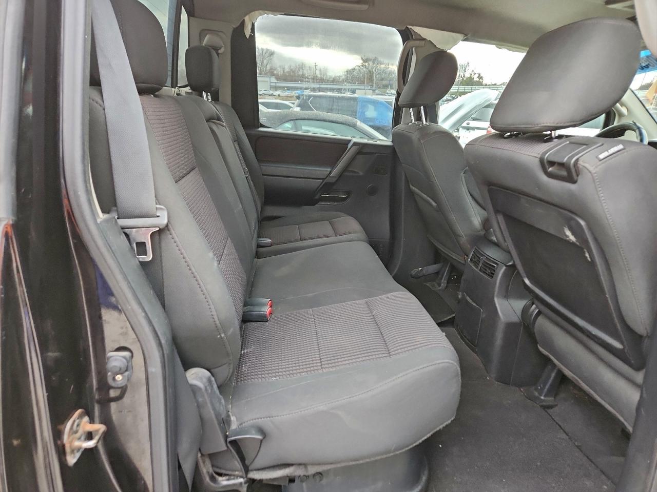 Nissan Titan Xe Image 11