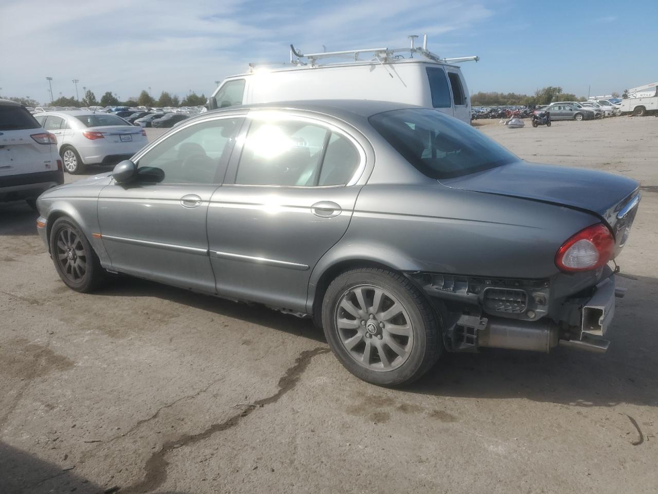 Jaguar X-Type 2.5 Image 2