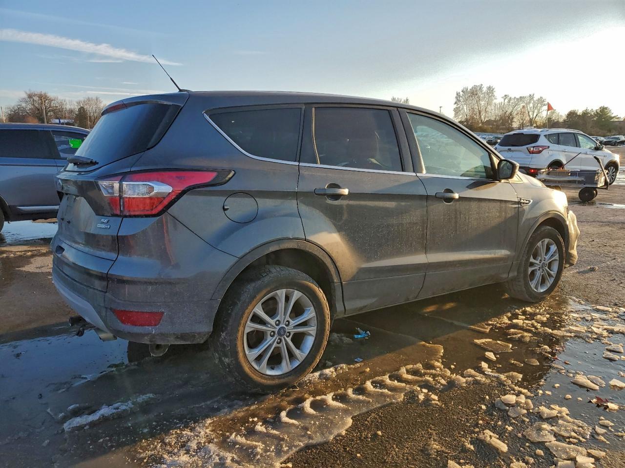 Ford Escape Se Image 4