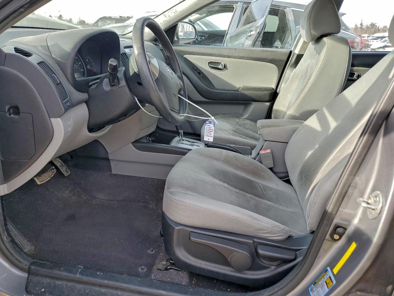 Hyundai ELANTRA Blue Image 12