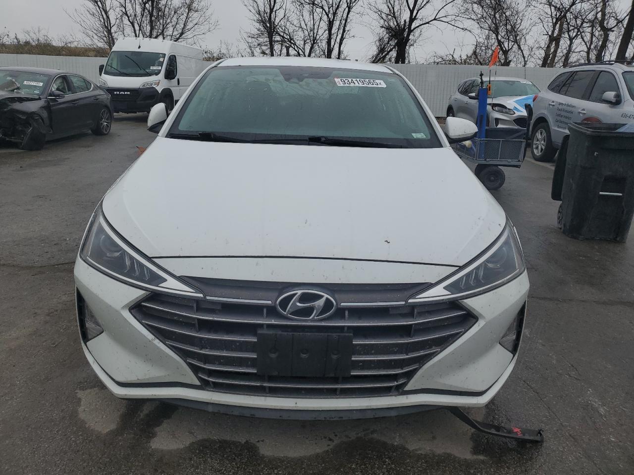 Hyundai ELANTRA Sel Image 3