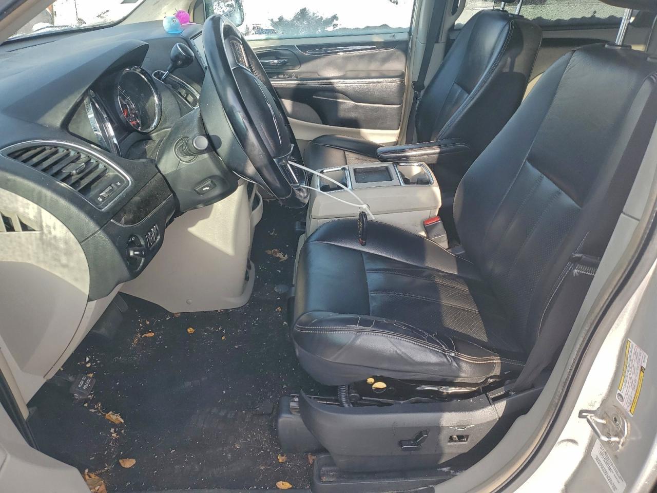 Chrysler Minivan Touring L Image 3