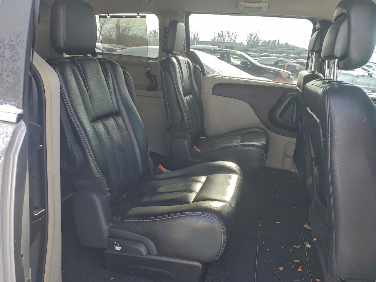 Chrysler Minivan Touring L Image 10