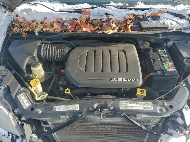 Chrysler Minivan Touring L Image 11