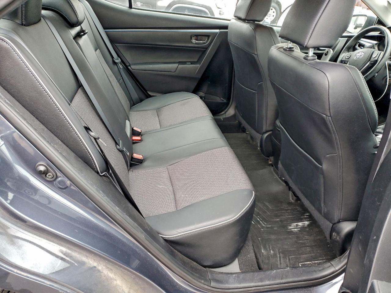 Toyota Corolla L Image 10