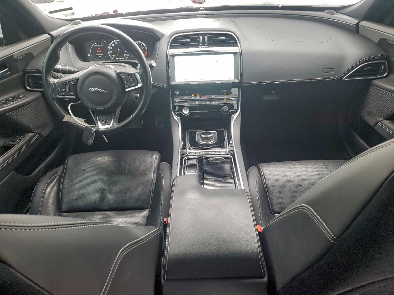 Jaguar XE S Image 4