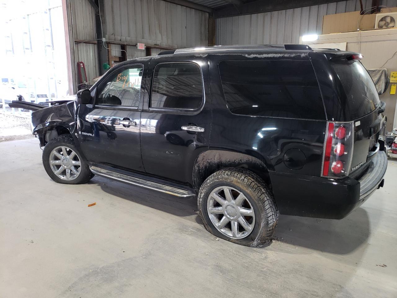 GMC Yukon Denali Image 2