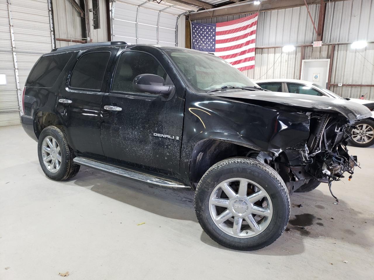 GMC Yukon Denali Image 4