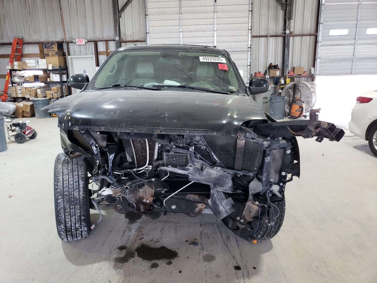 GMC Yukon Denali Image 12