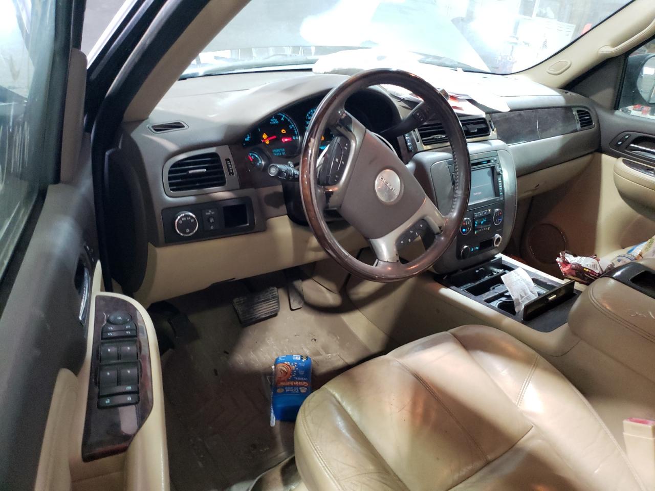 GMC Yukon Denali Image 8