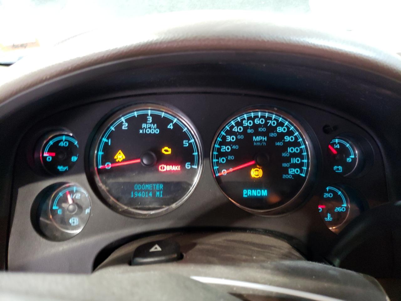 GMC Yukon Denali Image 13