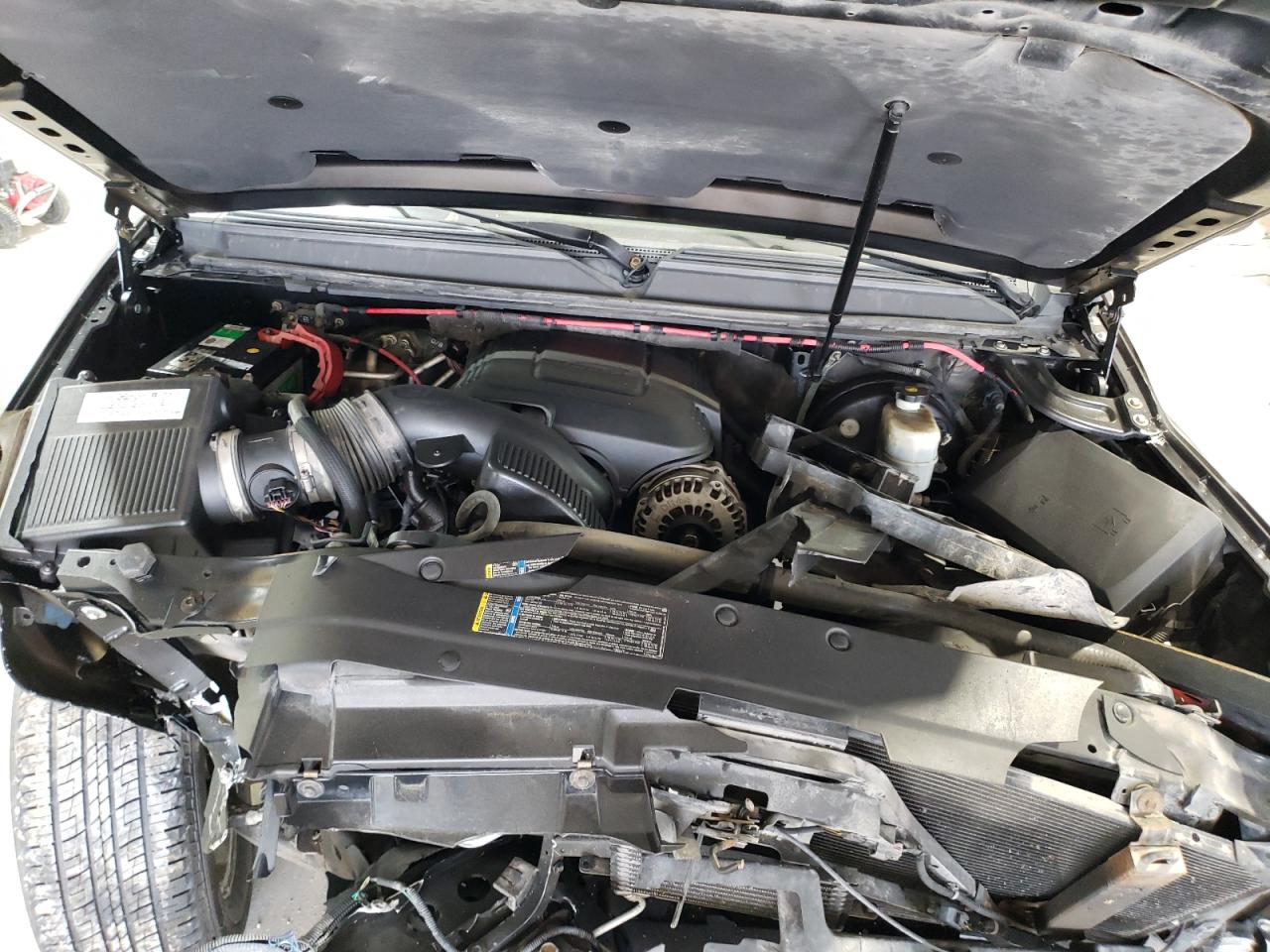 GMC Yukon Denali Image 14