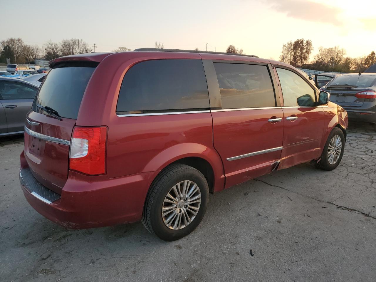 Chrysler Minivan Touring L Image 4