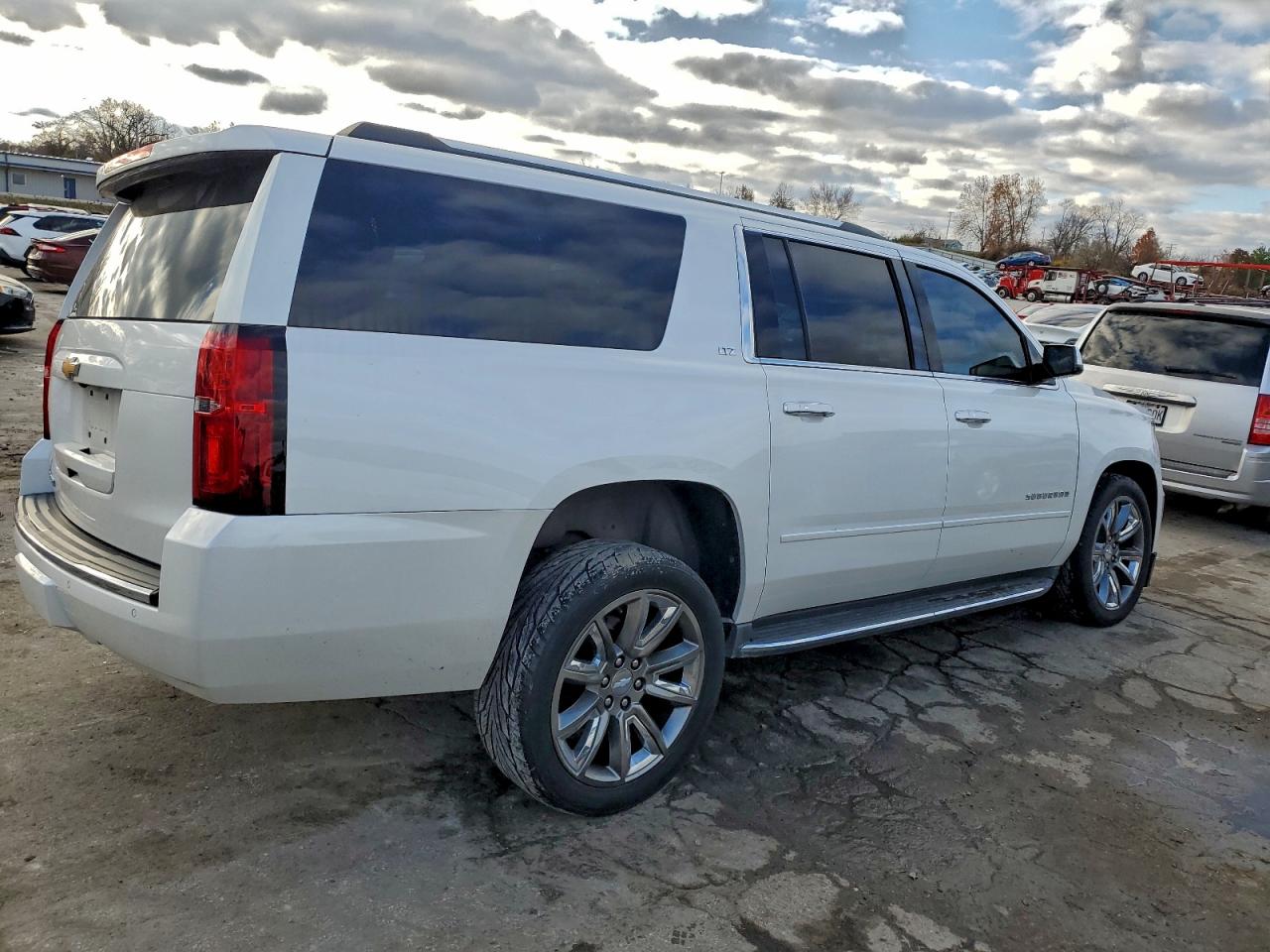 Chevrolet Suburban K1500 Ltz Image 2