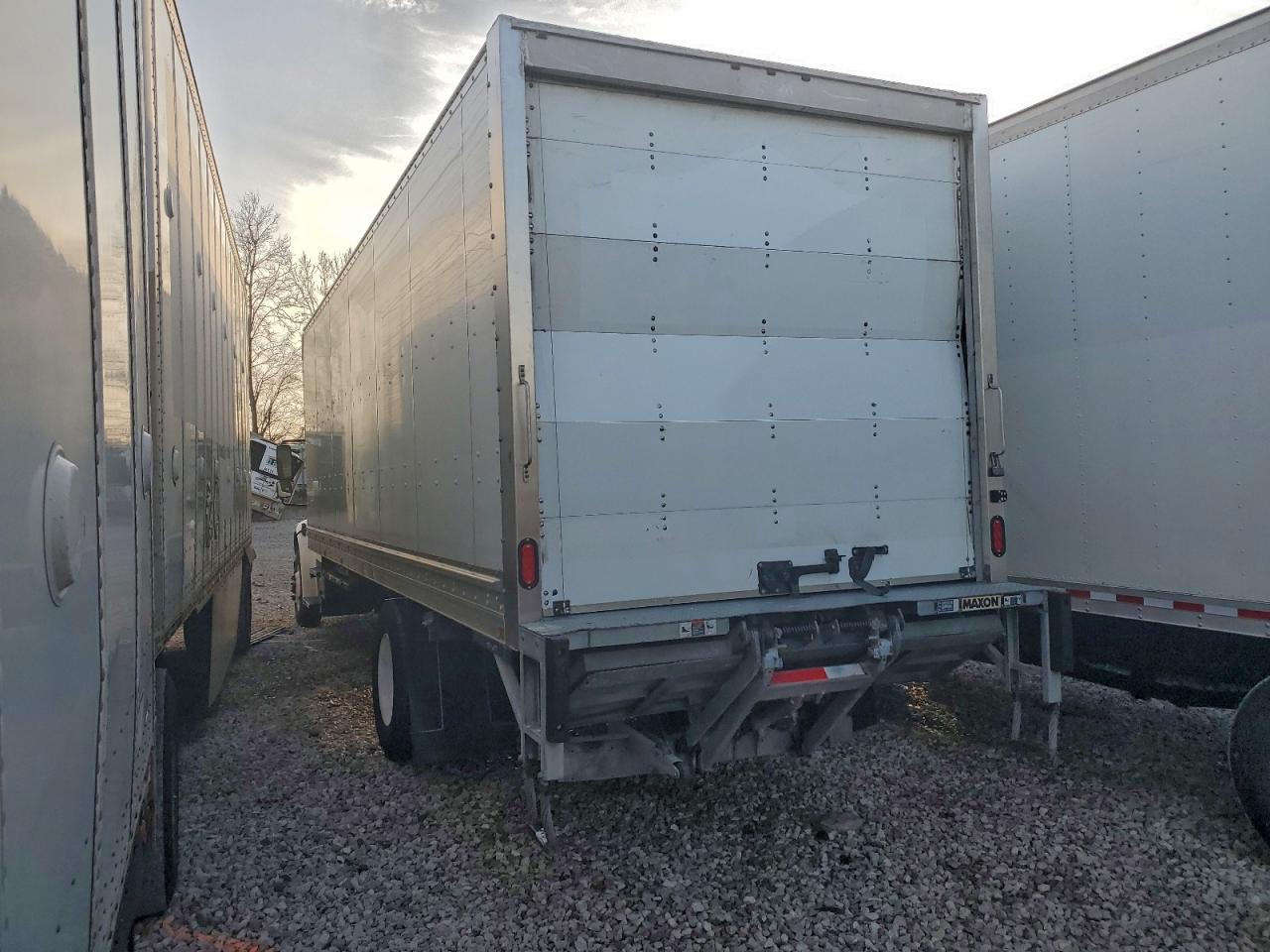 Freightliner M2 106 Medium Duty Image 3