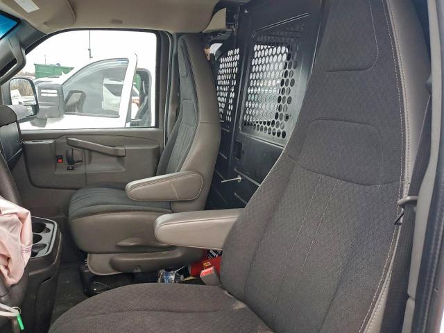 GMC Savana G2500 Image 11